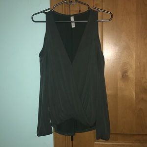 LONG SLEEVE COLD SHOULDER TOP